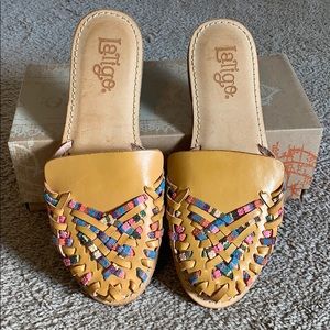 NIB Latigo Hibiscus Flats